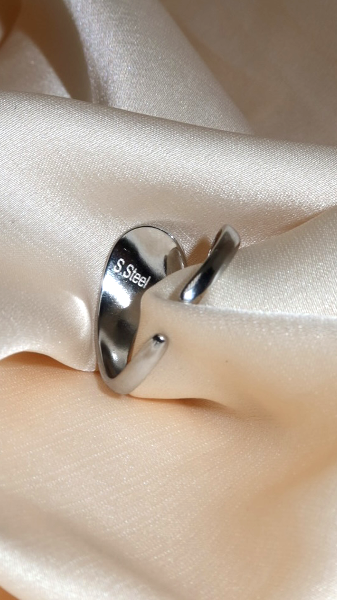 Bague Courbes Innovantes