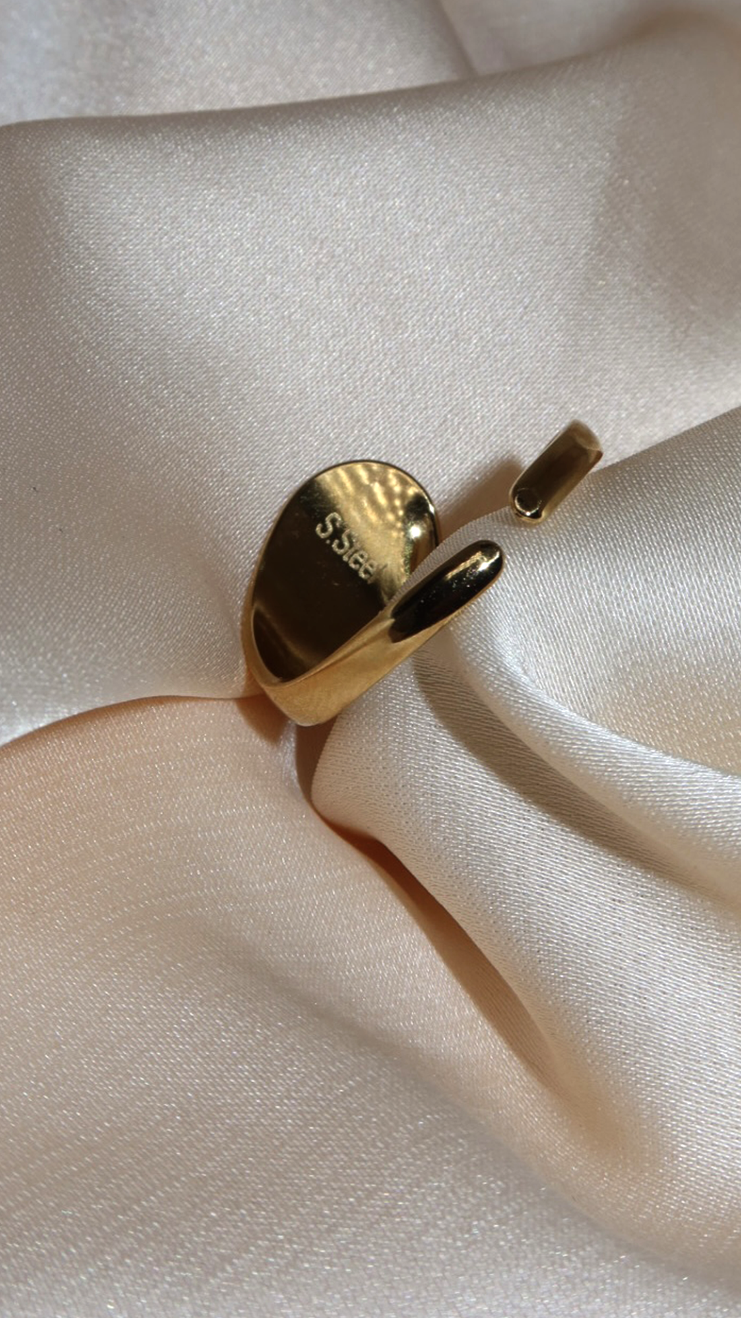 Bague Courbes Innovantes